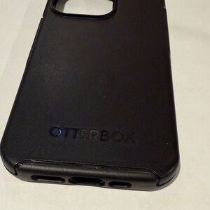 OtterBox Black for iPhone 13 Pro great condition like new.